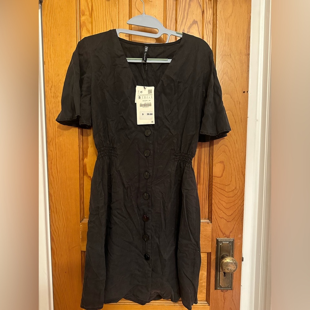 Small Zara Dress. Never worn. Tags on.